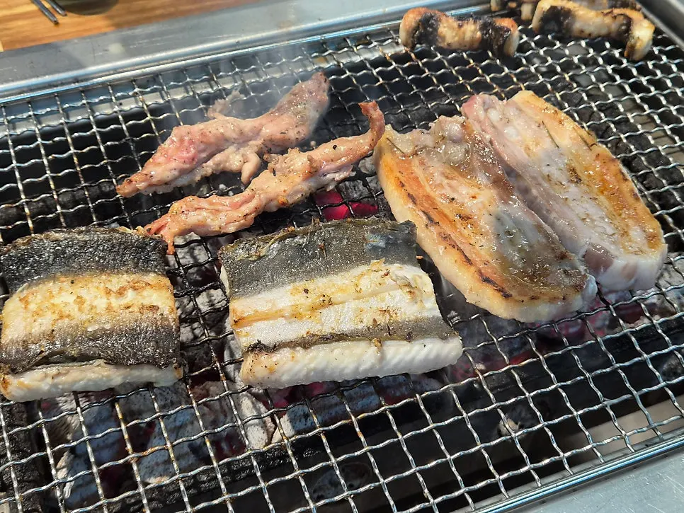 Pork belly and chicken neck meat grilling on the plate