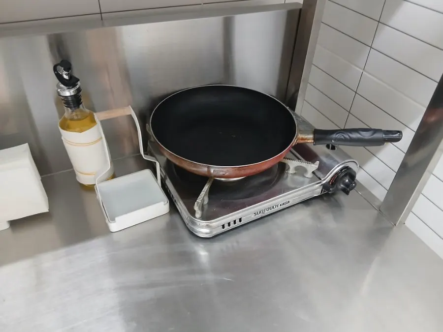 배부르게 먹은 장어 무한리필 테이블