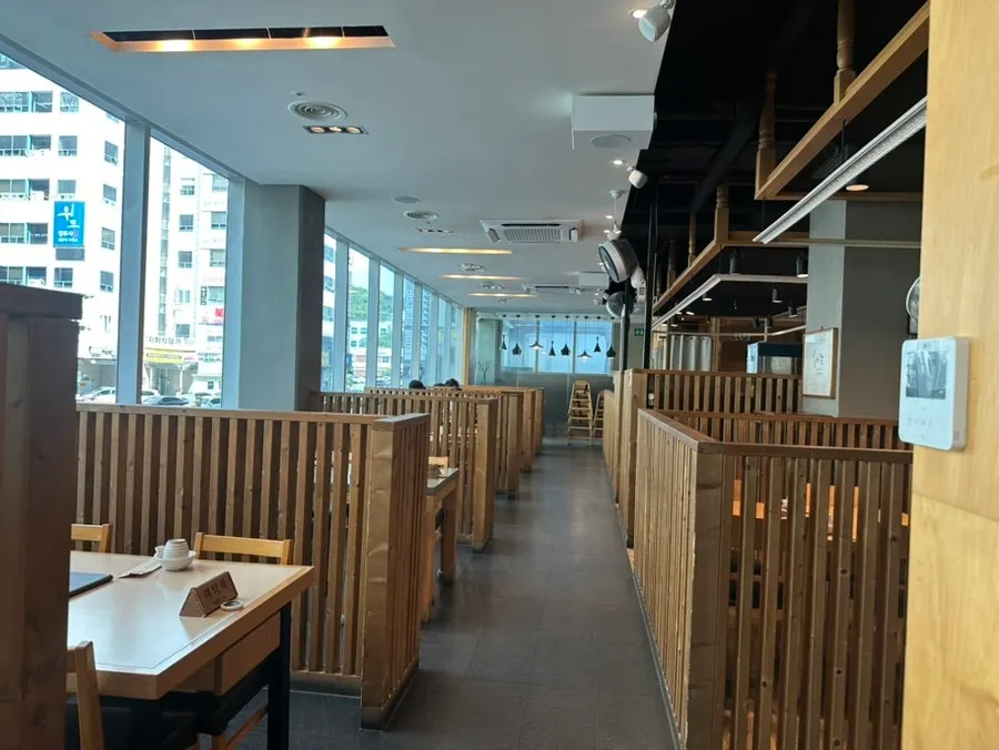 Table seating at Yeongwolae Gondre