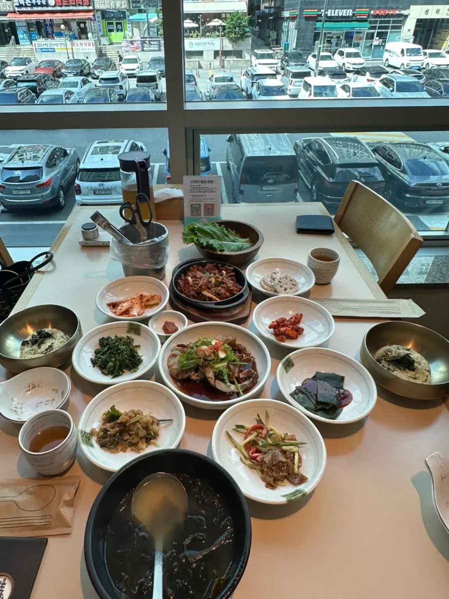 Space for family gatherings and group meals