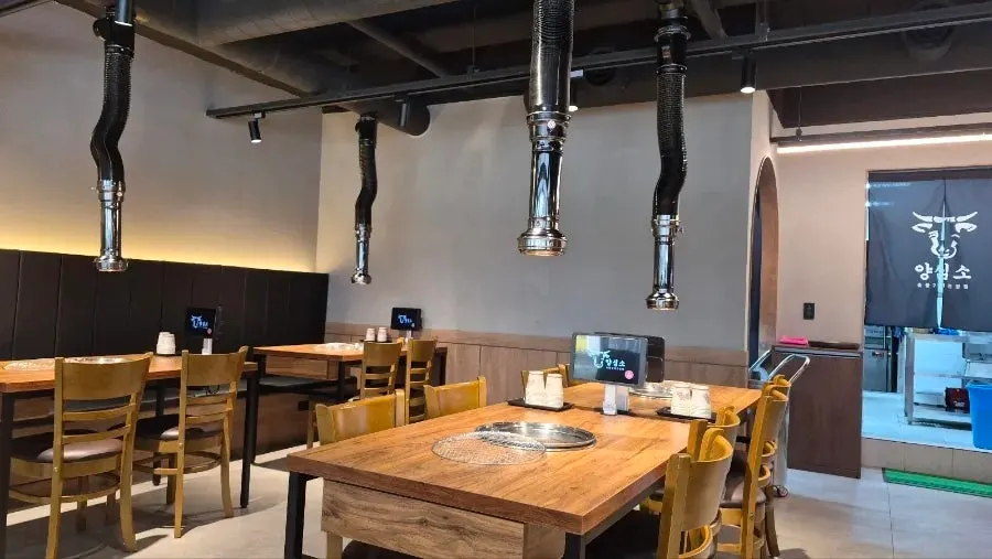 Table seating inside Yangsimso Ansan Gojan Branch