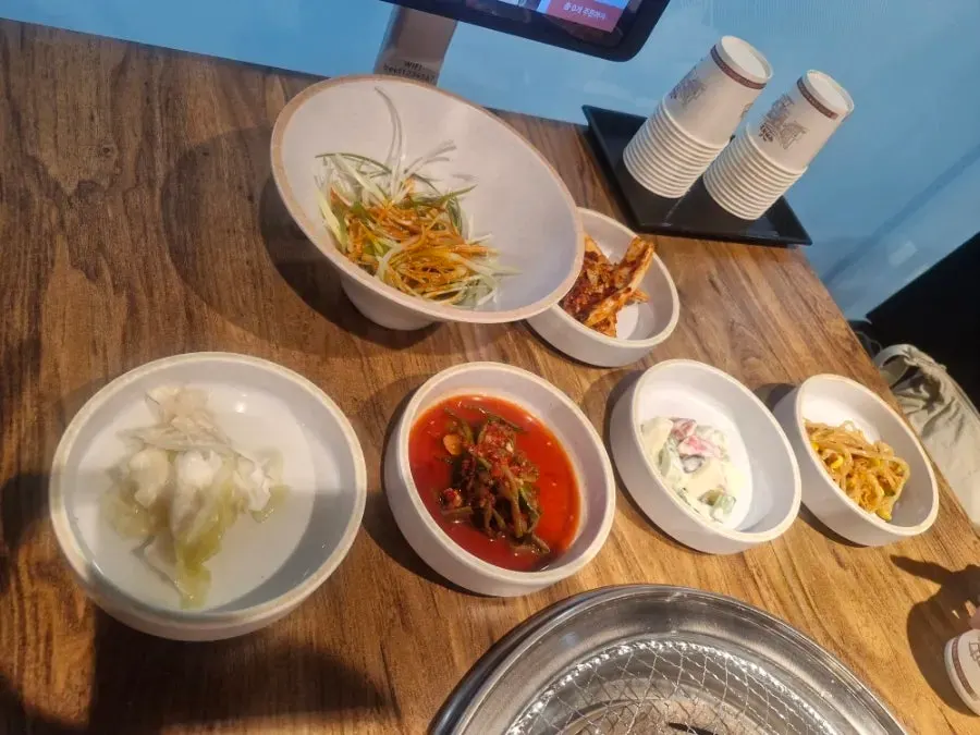 Basic side dish spread at Yangsimso