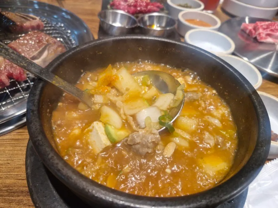 Yukhoe served as part of the set