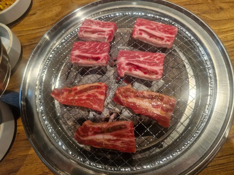Fully cooked LA galbi on the grill
