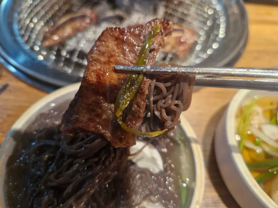 LA galbi eaten together with mul naengmyeon