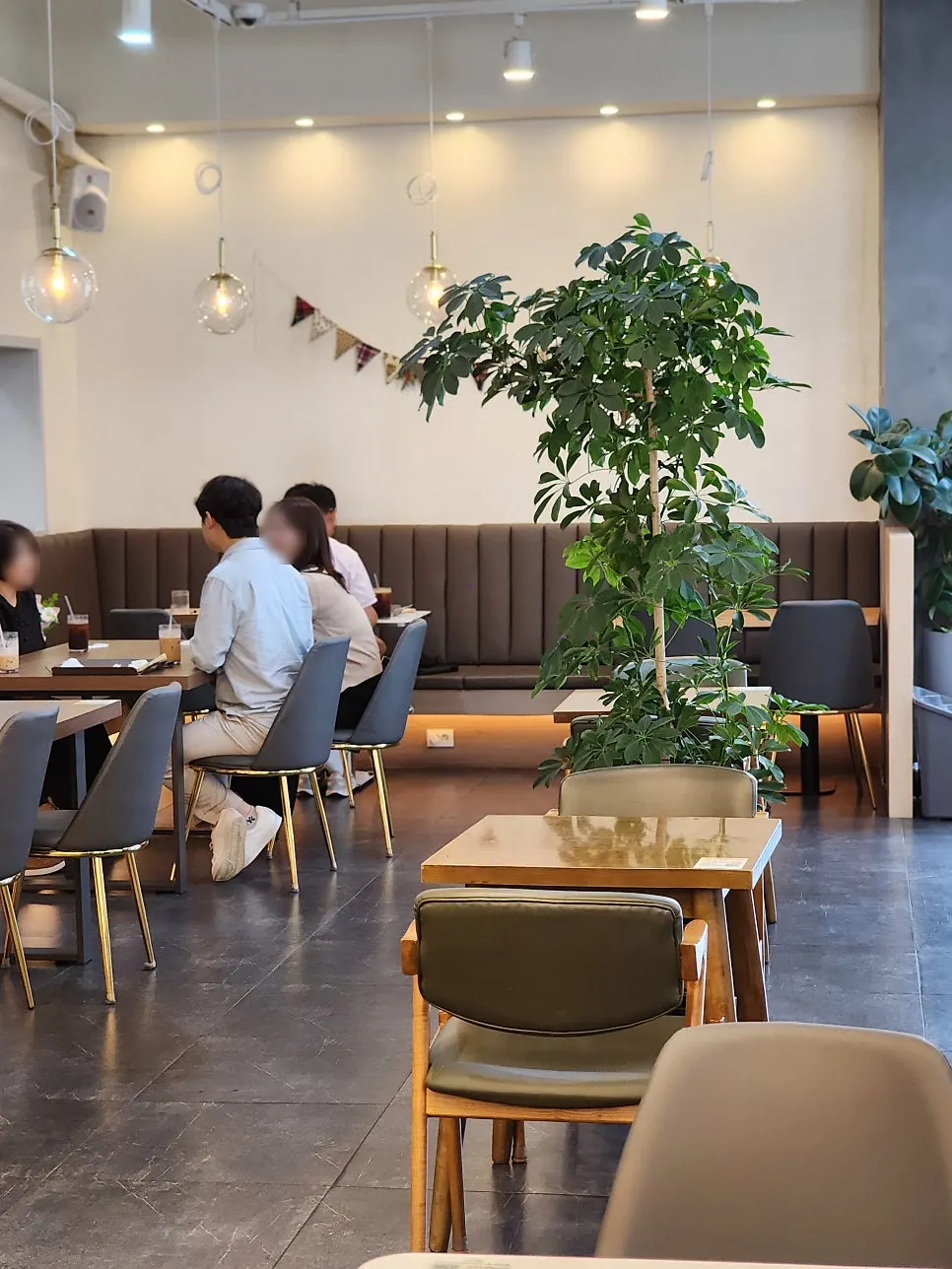Wide, comfortable seating area at Flowerpot Cafe