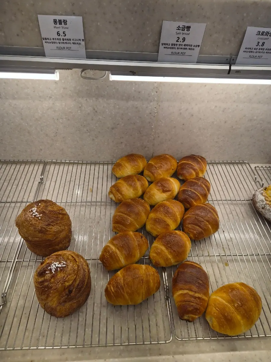 Bakery breads on display shelves