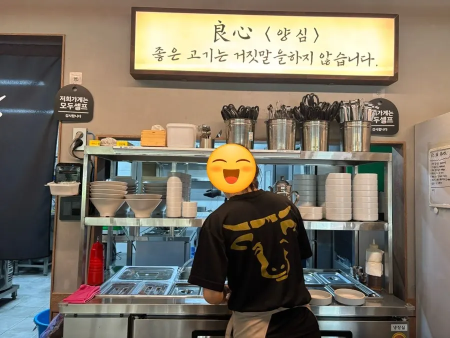 깔끔하게 세팅된 기본 반찬 한 상