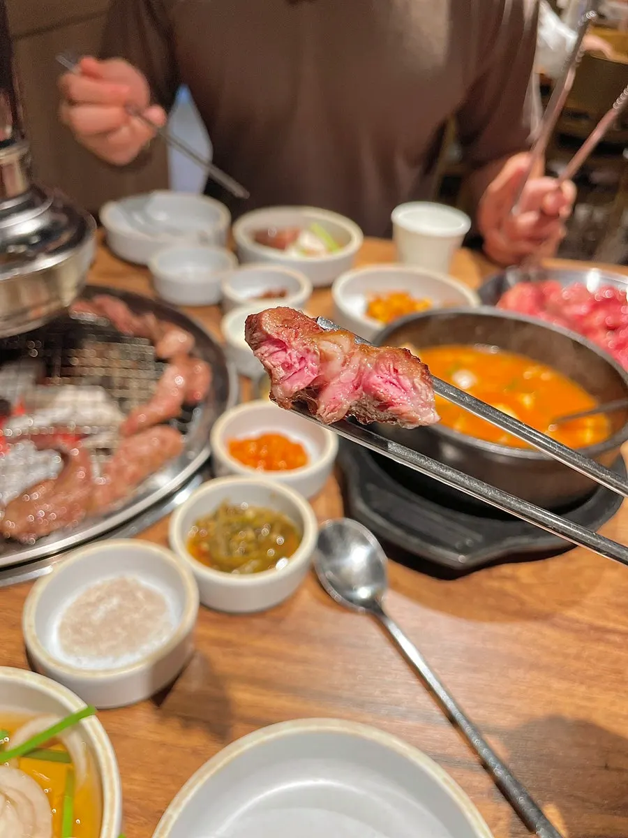숯불 위 생갈비살 사진