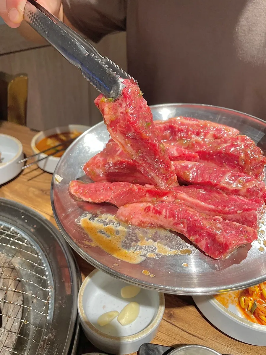 참기름 향의 육회 사진