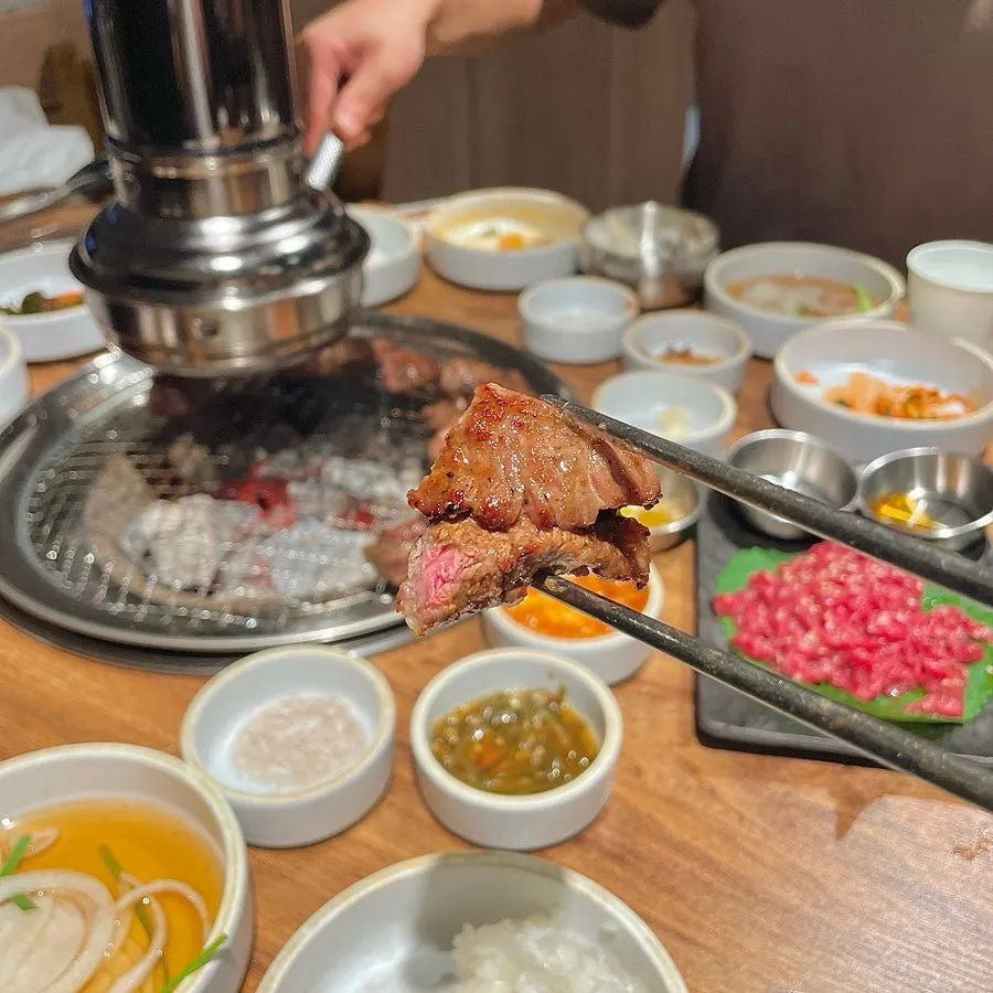 양념이 배어 있는 갈비살 사진
