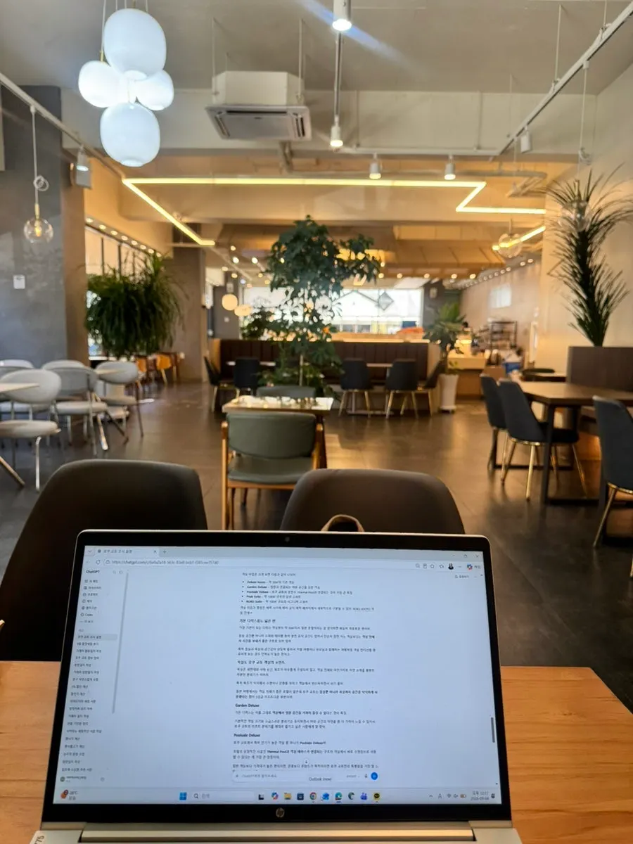 A table seat good for getting work done