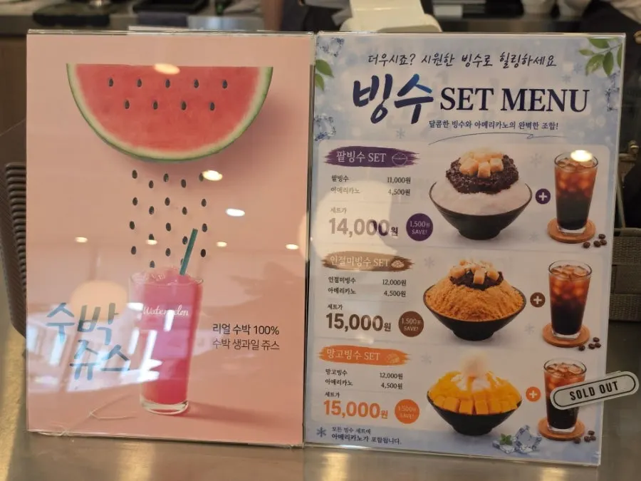 케이크와 디저트 진열 쇼케이스