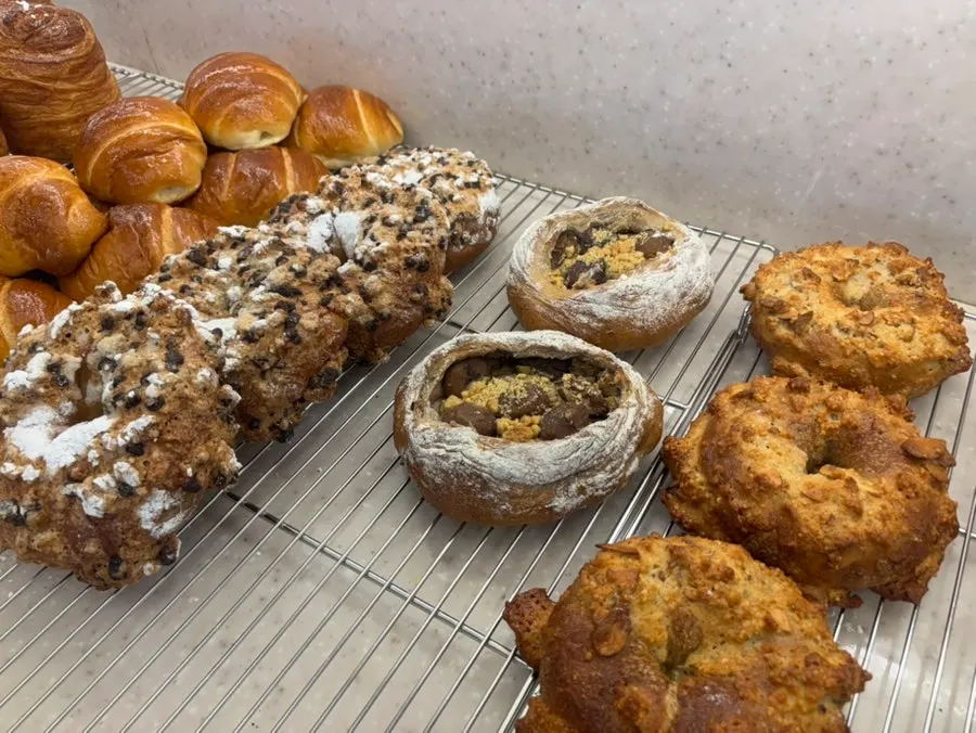Bread shelf with sweet potato campagne