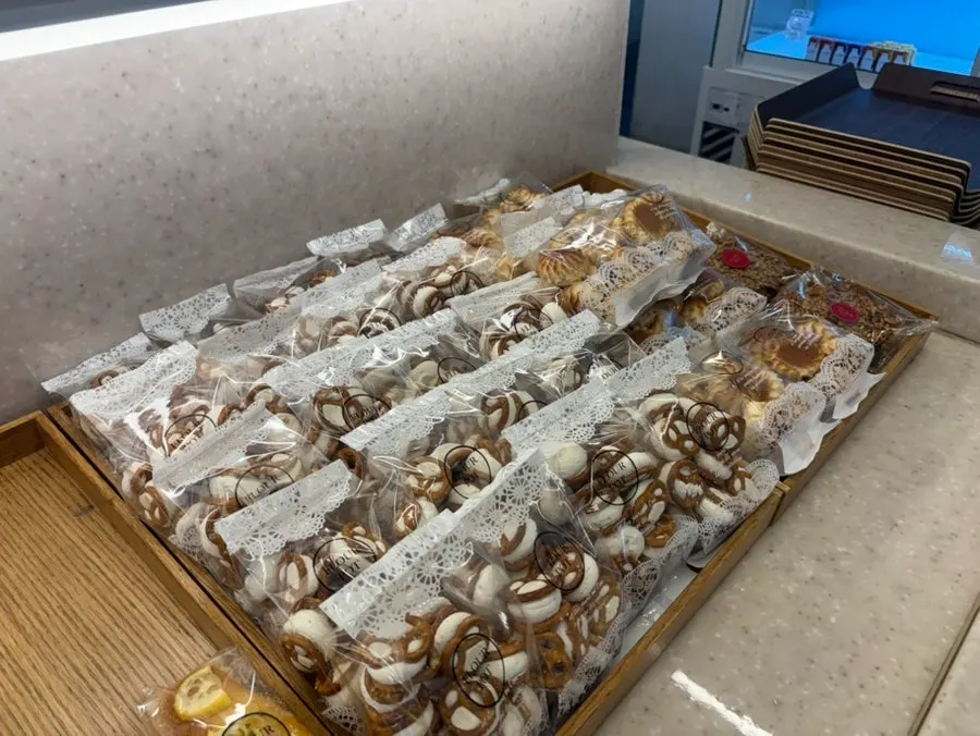 Display shelf with scones and pies