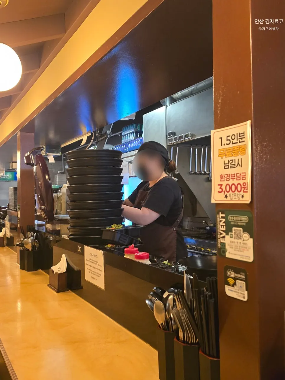 Interior of Gin Jaryoko with Japanese-style tachi counter tables