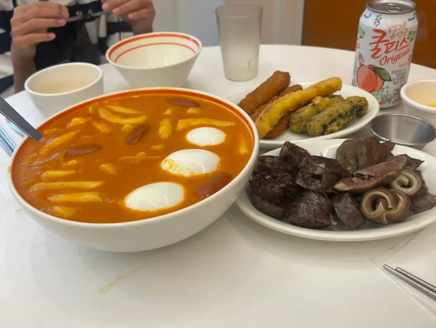 Pujimi-yam Set 1 with a Coolpis drink