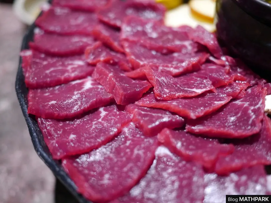 Yuksul hansang platter topped with Korean beef tartare and sashimi