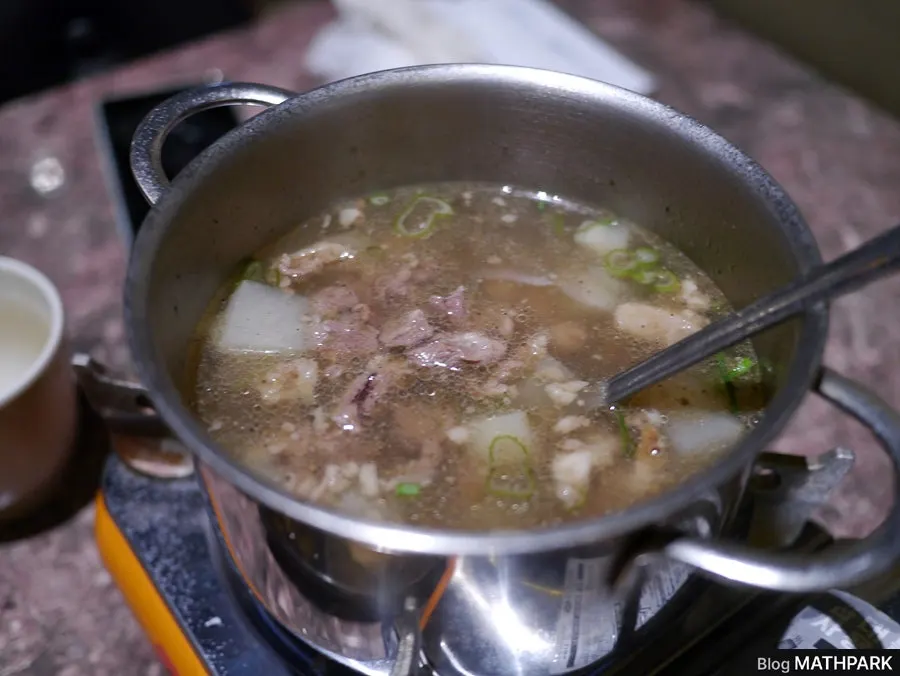 Beef radish soup served alongside the yuksul hansang