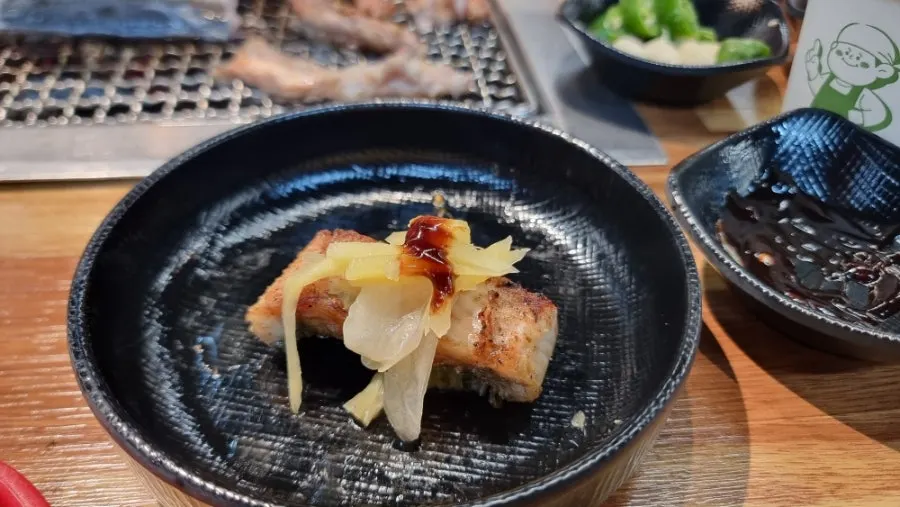 A full spread of eel and baekgimchi