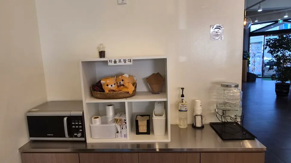 Bakery display case with salt bread and campagne