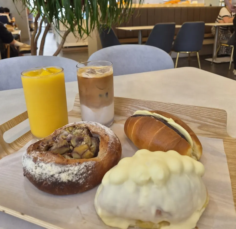 Mango smoothie and bread on the table together
