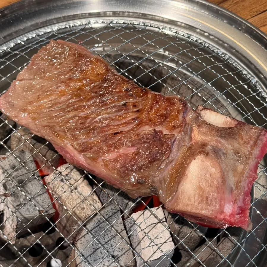 Thick flower ribs with marbling
