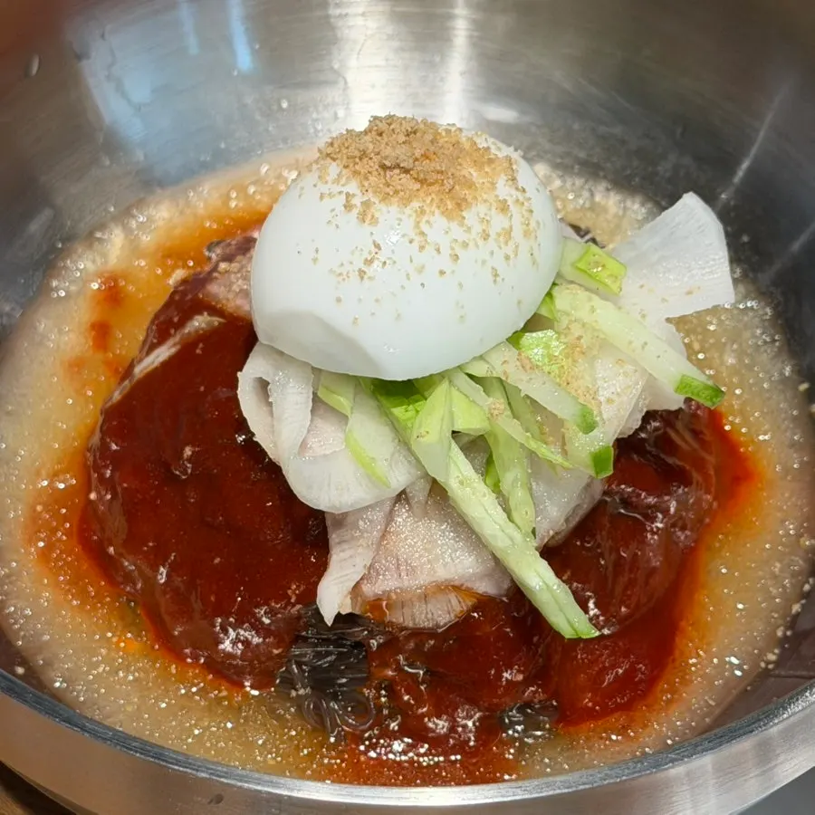 Spicy, tangy bibim naengmyeon