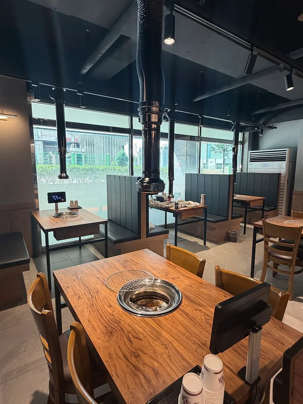 Table space at Yangsimso Ansan Gojan Branch