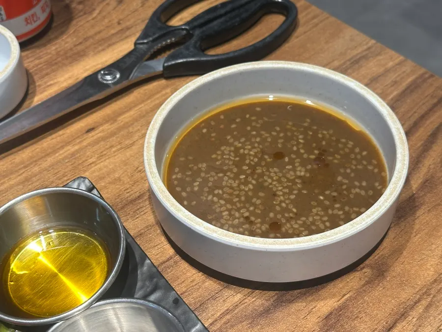 고기와 두부가 들어간 칼칼한 된장찌개