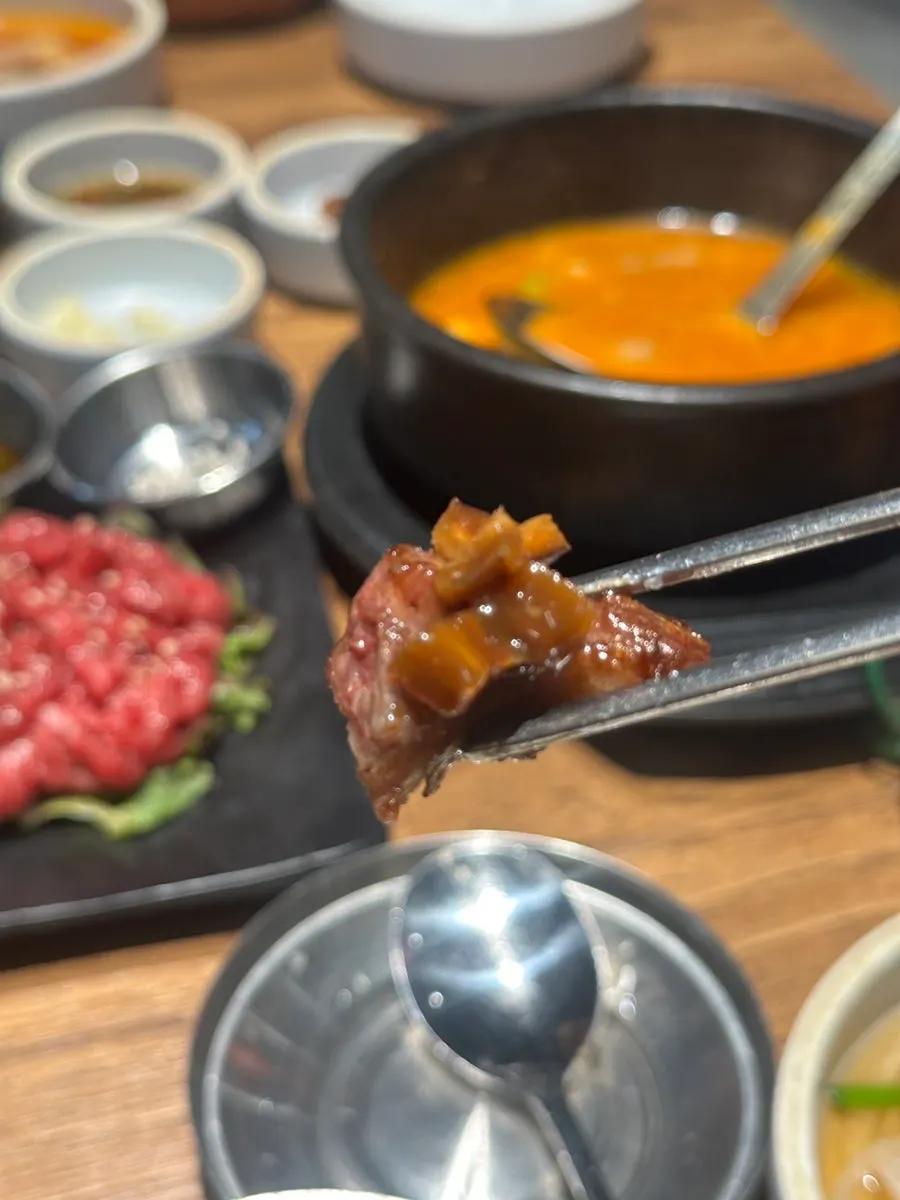 청양고추간장소스에 올린 갈비살