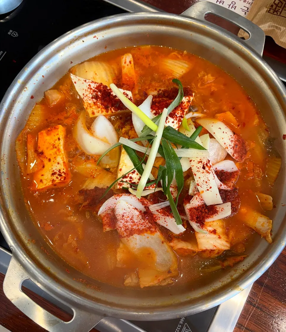 김치찌개 밑반찬과 먹는 방법