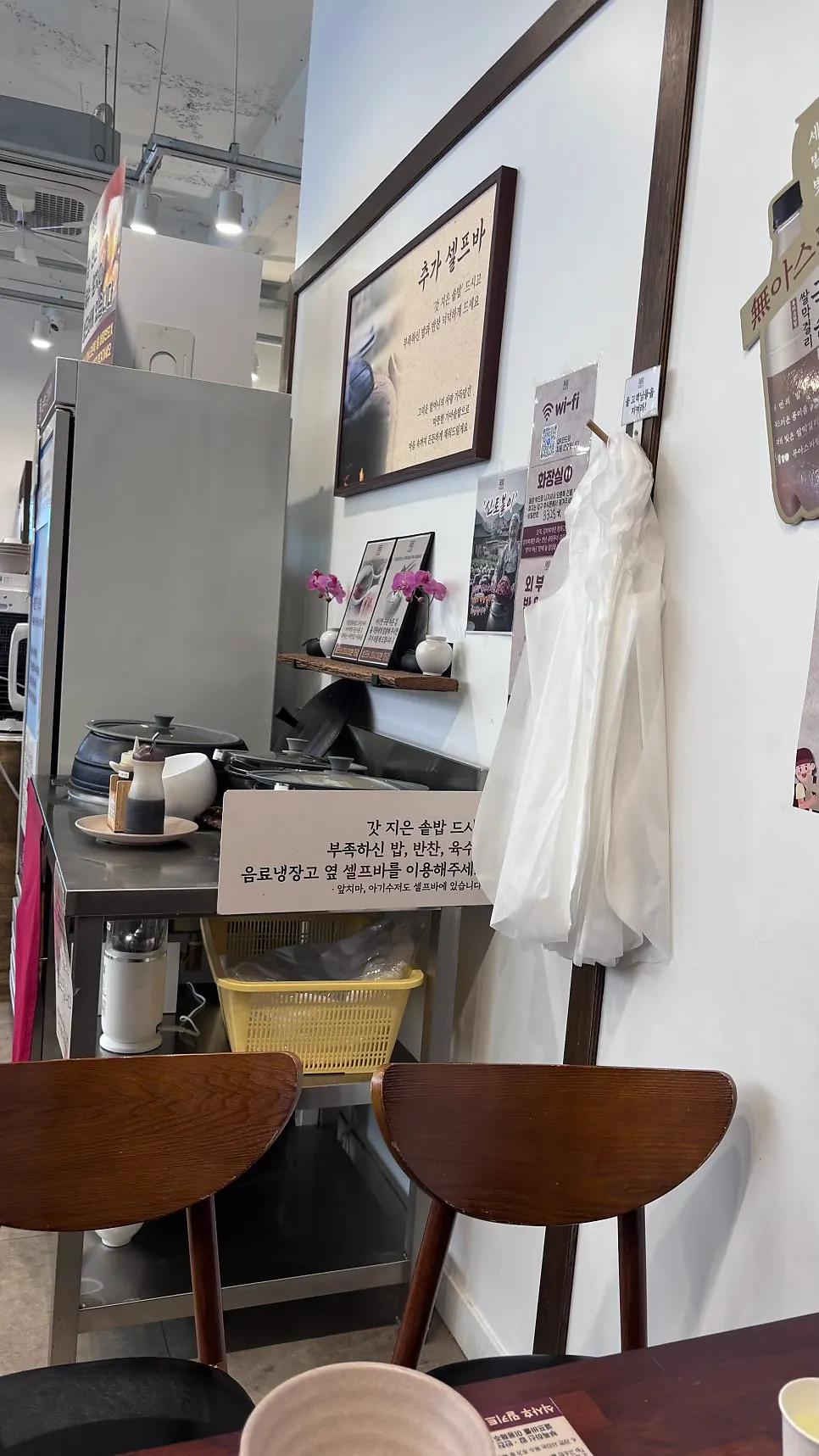 Table seating inside Choburi Kimchi Jjigae Gojan Main Branch