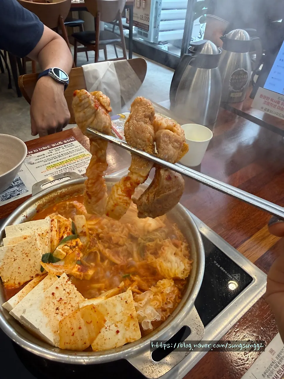 김치찌개에 들어간 두부 토핑