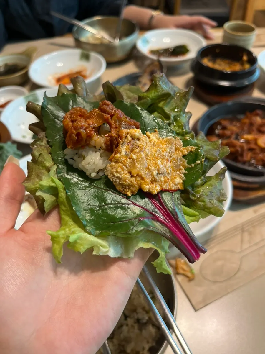 Visual of the full set-meal spread at Yeongwolae Gondre Ansan Branch