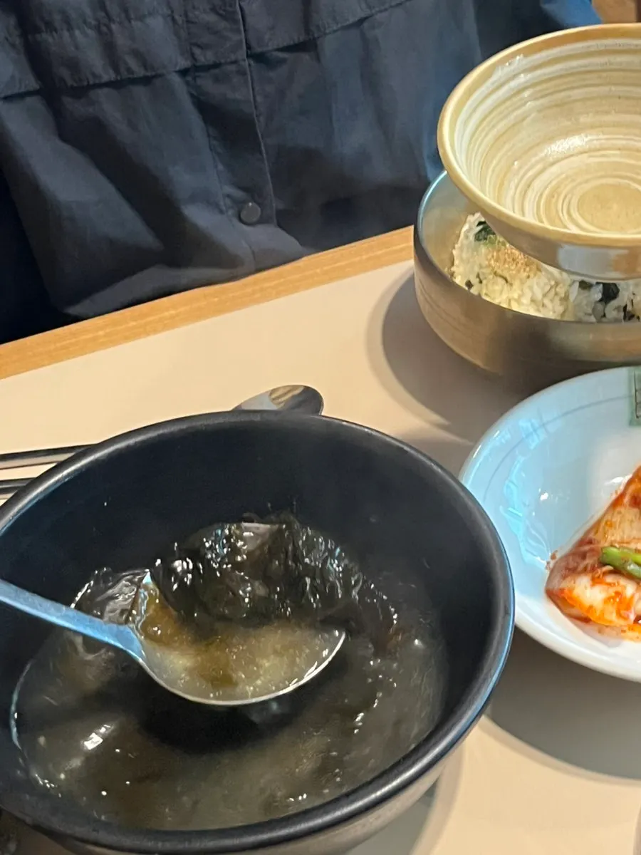 Mackerel flakes piled over gondre rice
