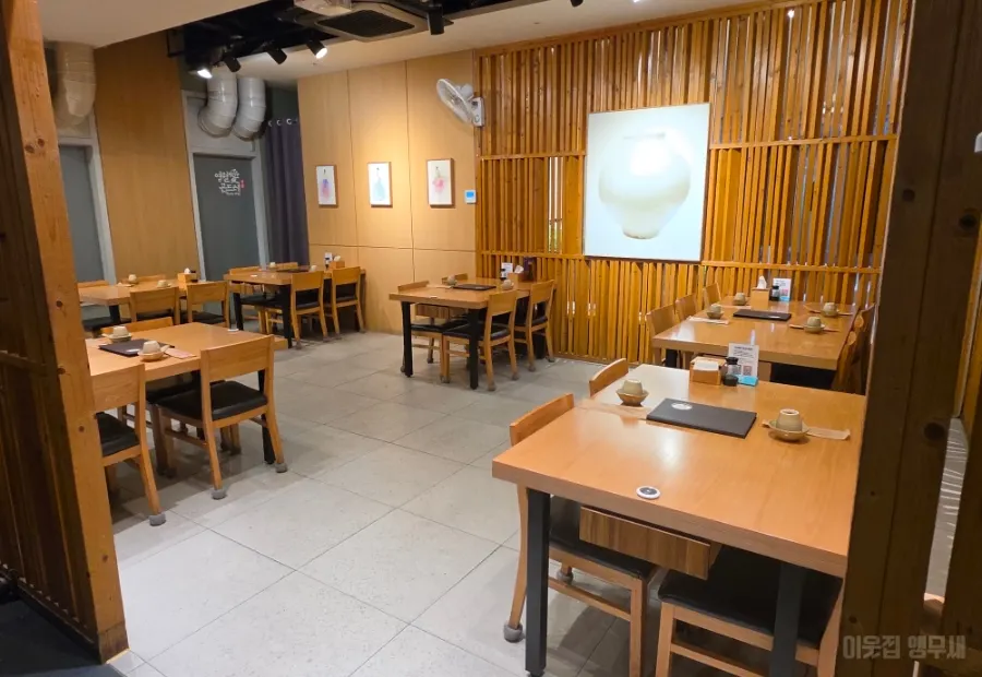 Private room seating, good for family gatherings