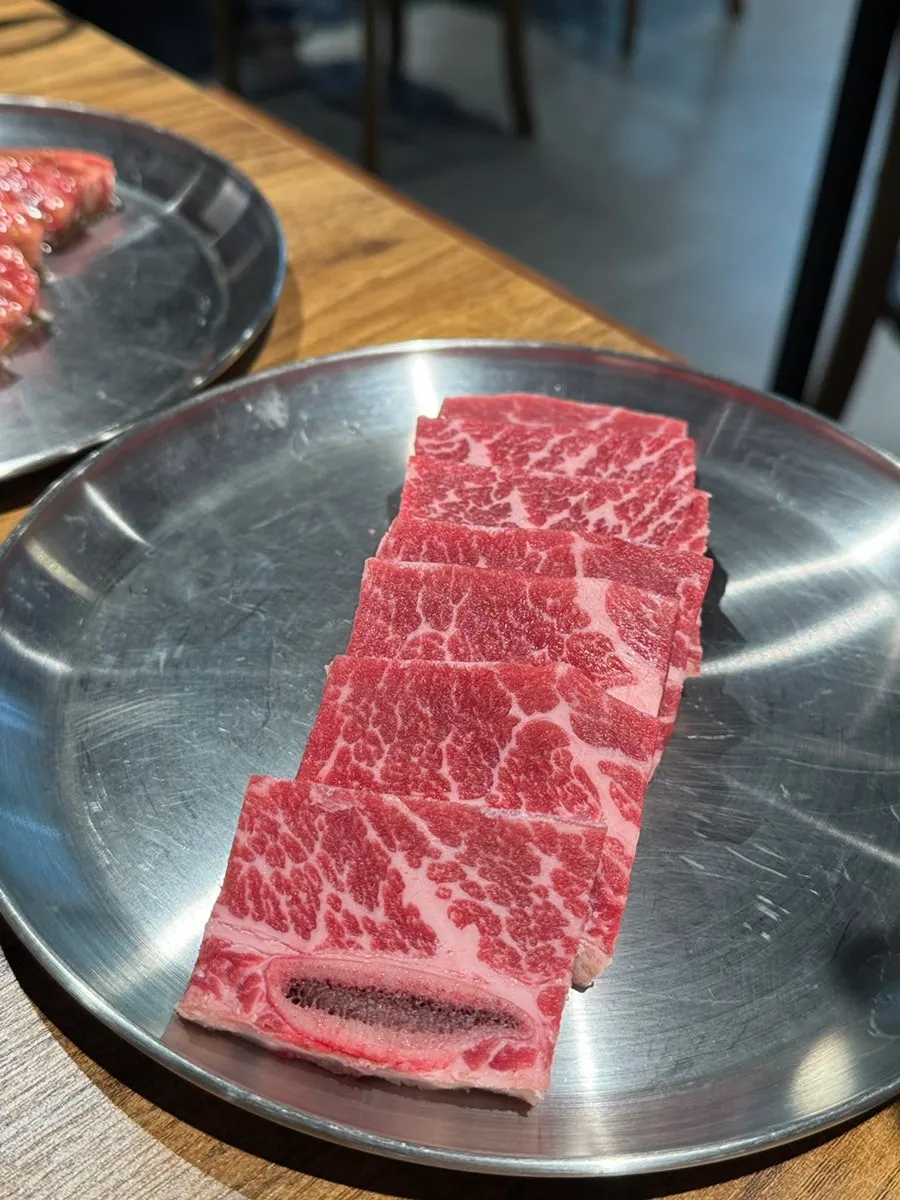 Half-and-half set with marinated LA galbi and plain ribs