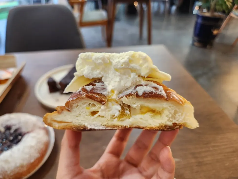 Salt bread filled with yogurt cream and mango