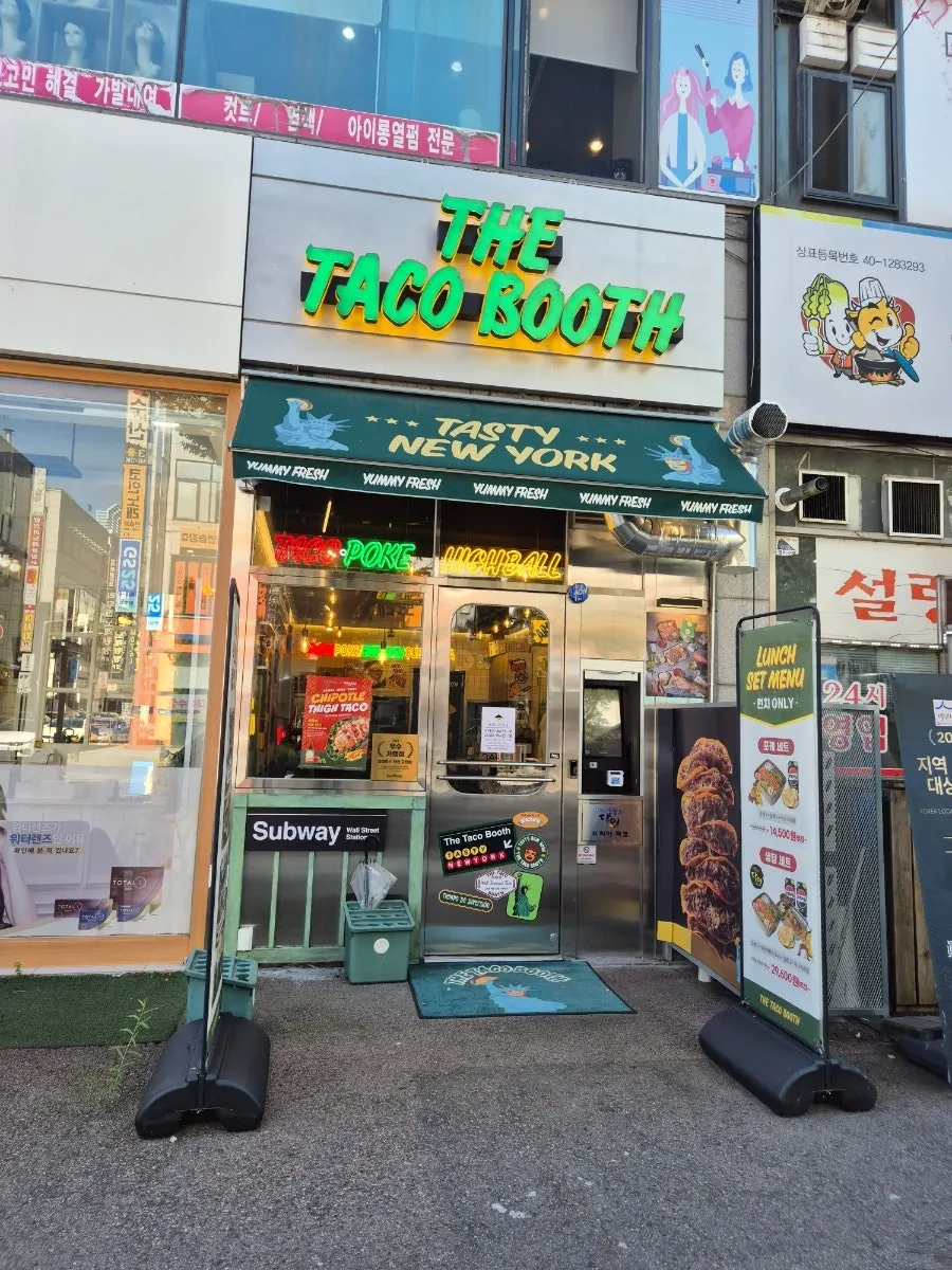 Storefront on Gwangdeokseo-ro and the surrounding street