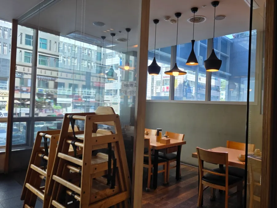 Wood-toned interior at Yeongwolae Gondre Ansan Branch