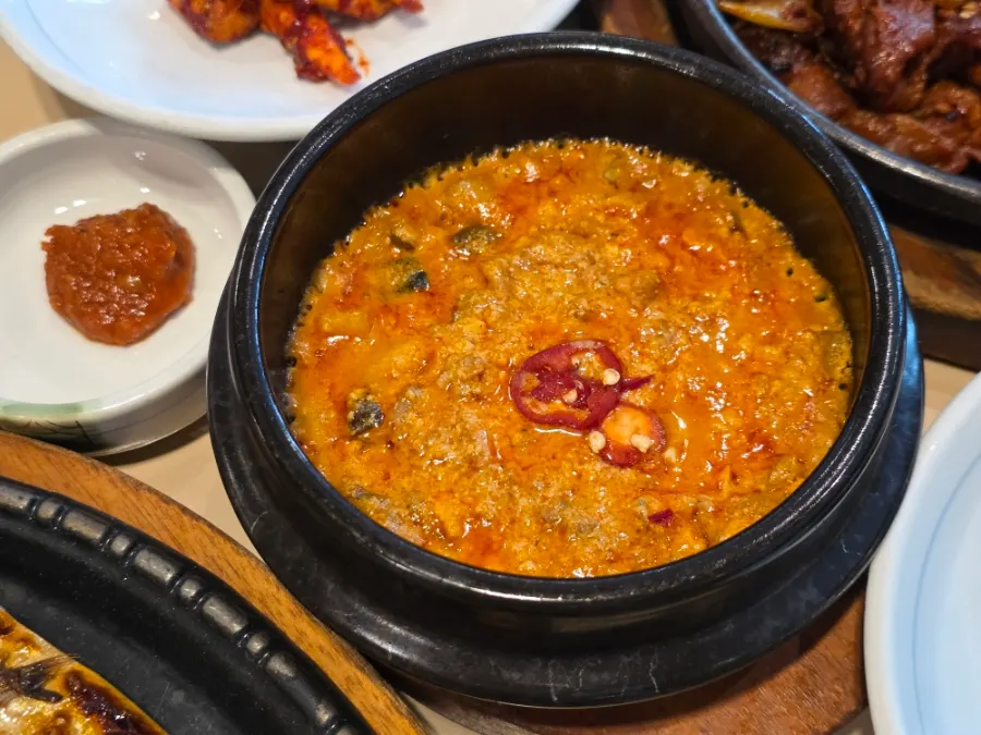 Full Murungdowon Set arranged on the table