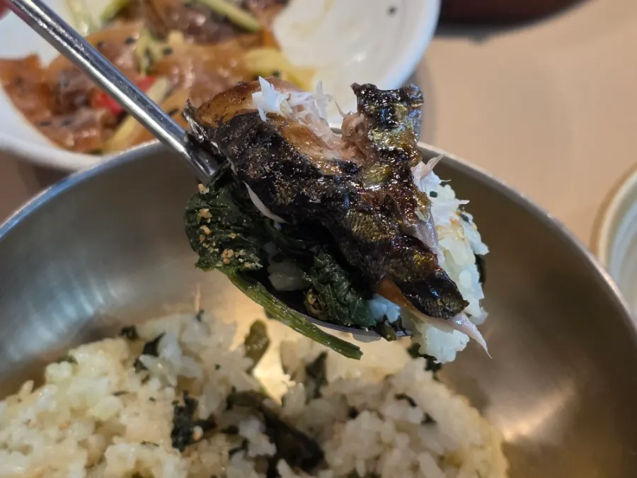 Crisply grilled mackerel