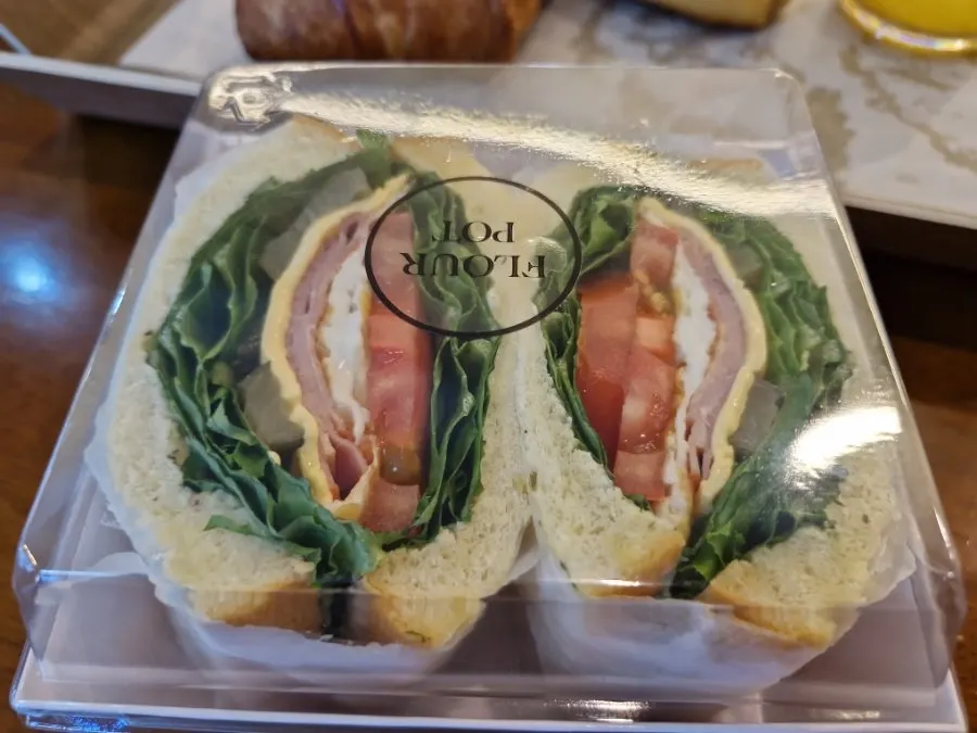 앙버터 소금빵과 기본 소금빵