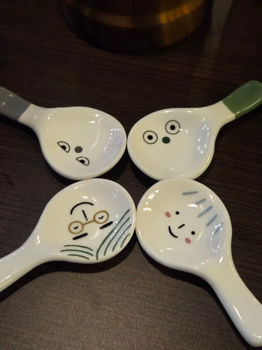모양이 다양한 귀여운 수저 받침대