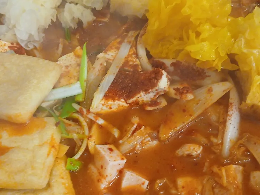 끓고 있는 김치찌개 국물