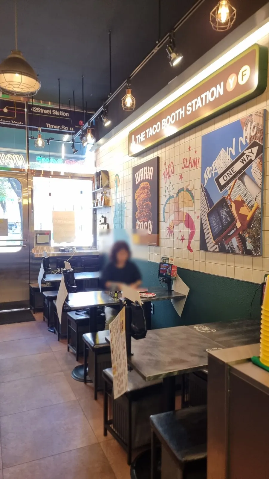 멕시칸 감성의 매장 인테리어 소품