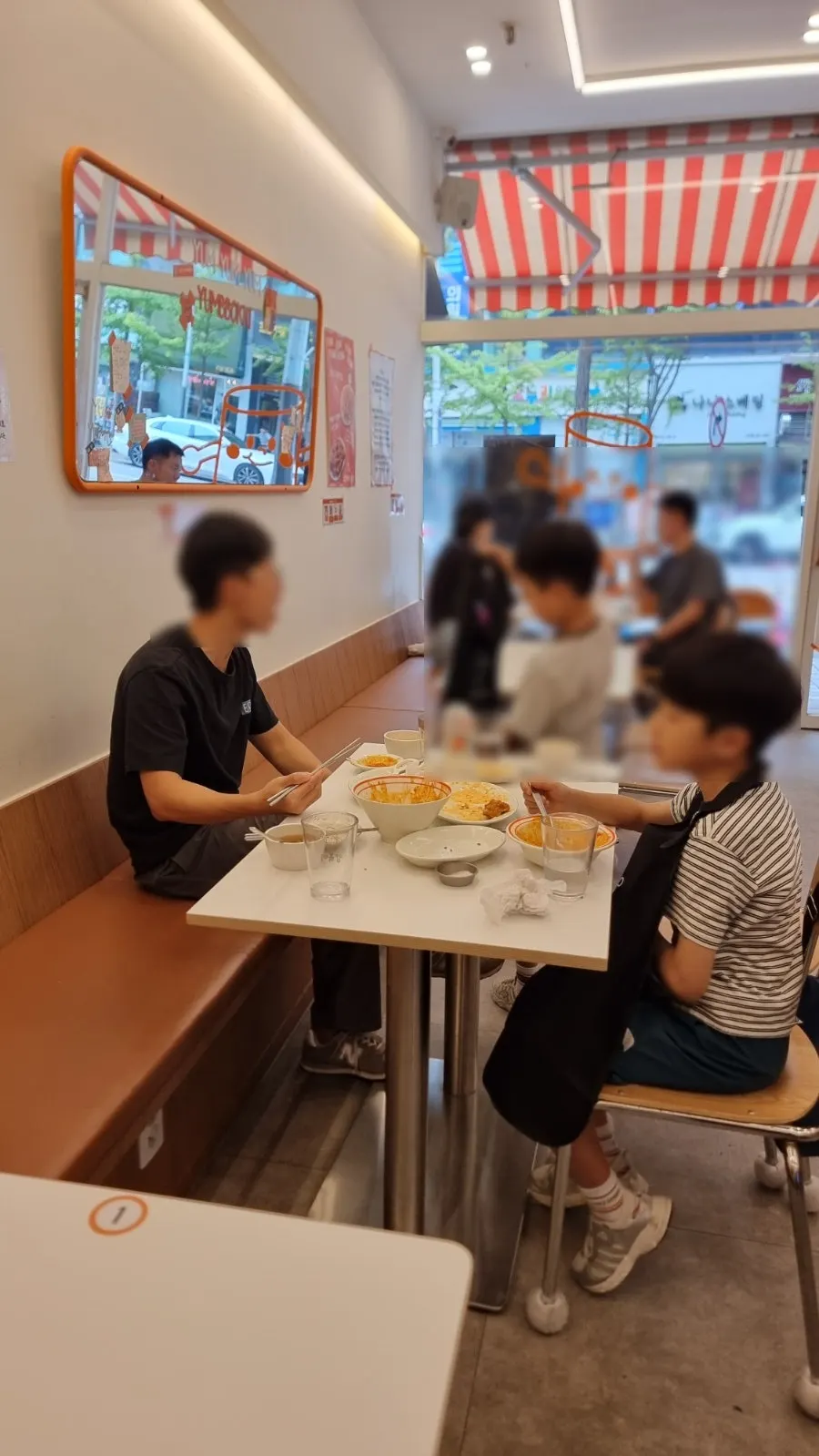 가족이 주문한 얌볶이 메뉴 구성
