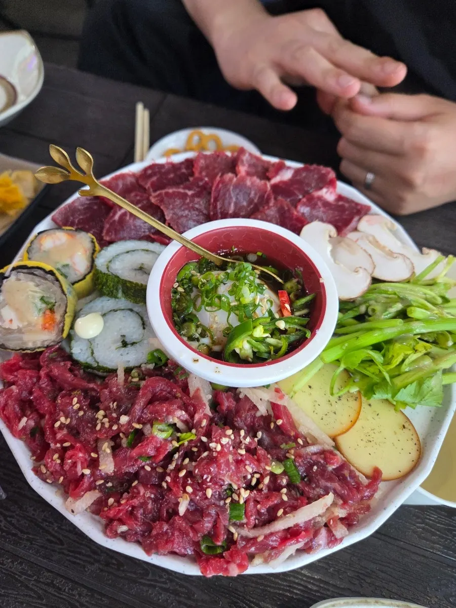 여러 메뉴로 구성된 반상