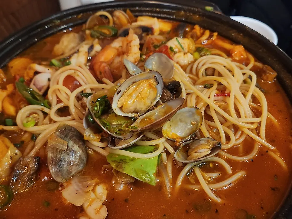 해산물이 들어간 토마토 해장 파스타